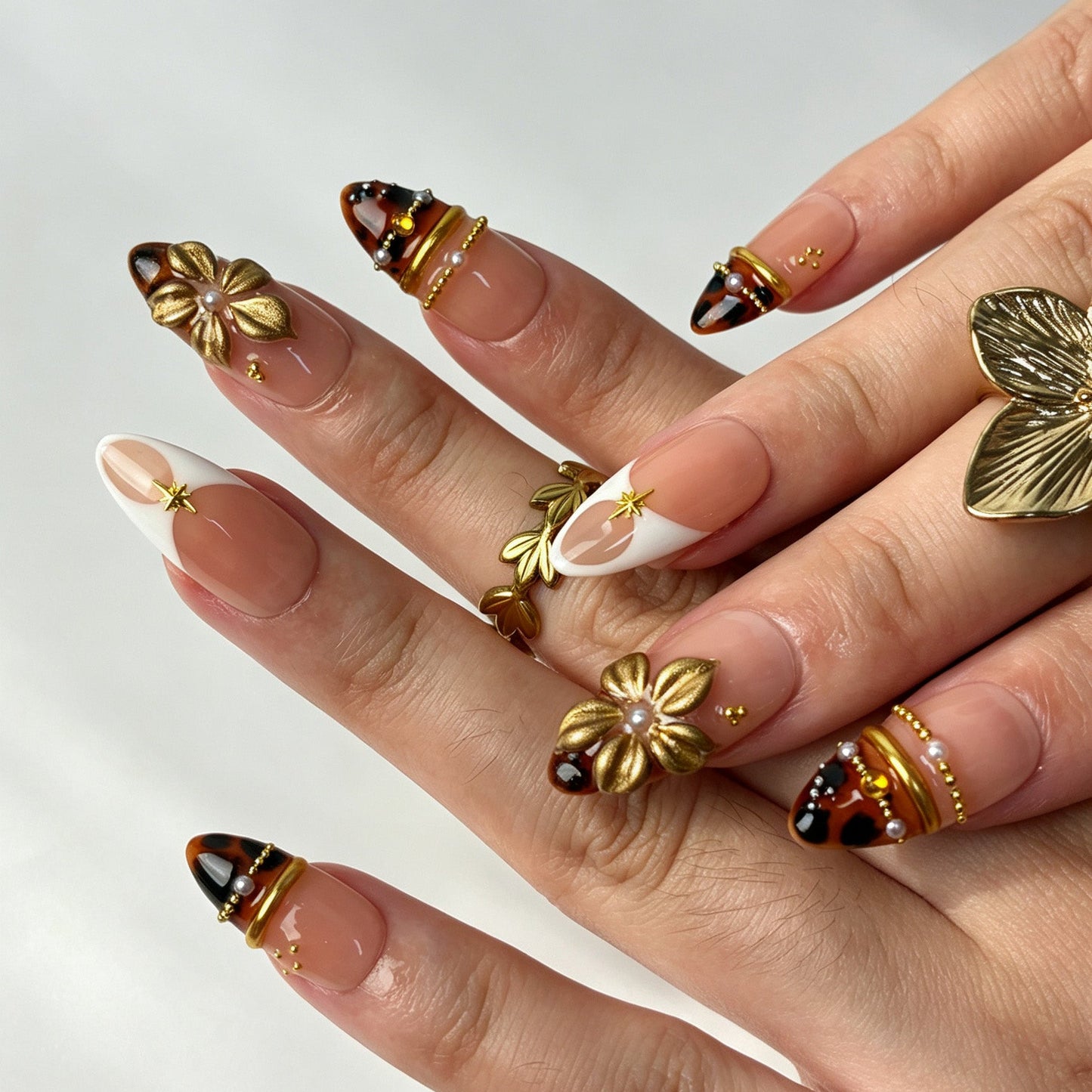 Retro old‑money reusable almond press‑on nails, tortoiseshell boho nail set with gold star