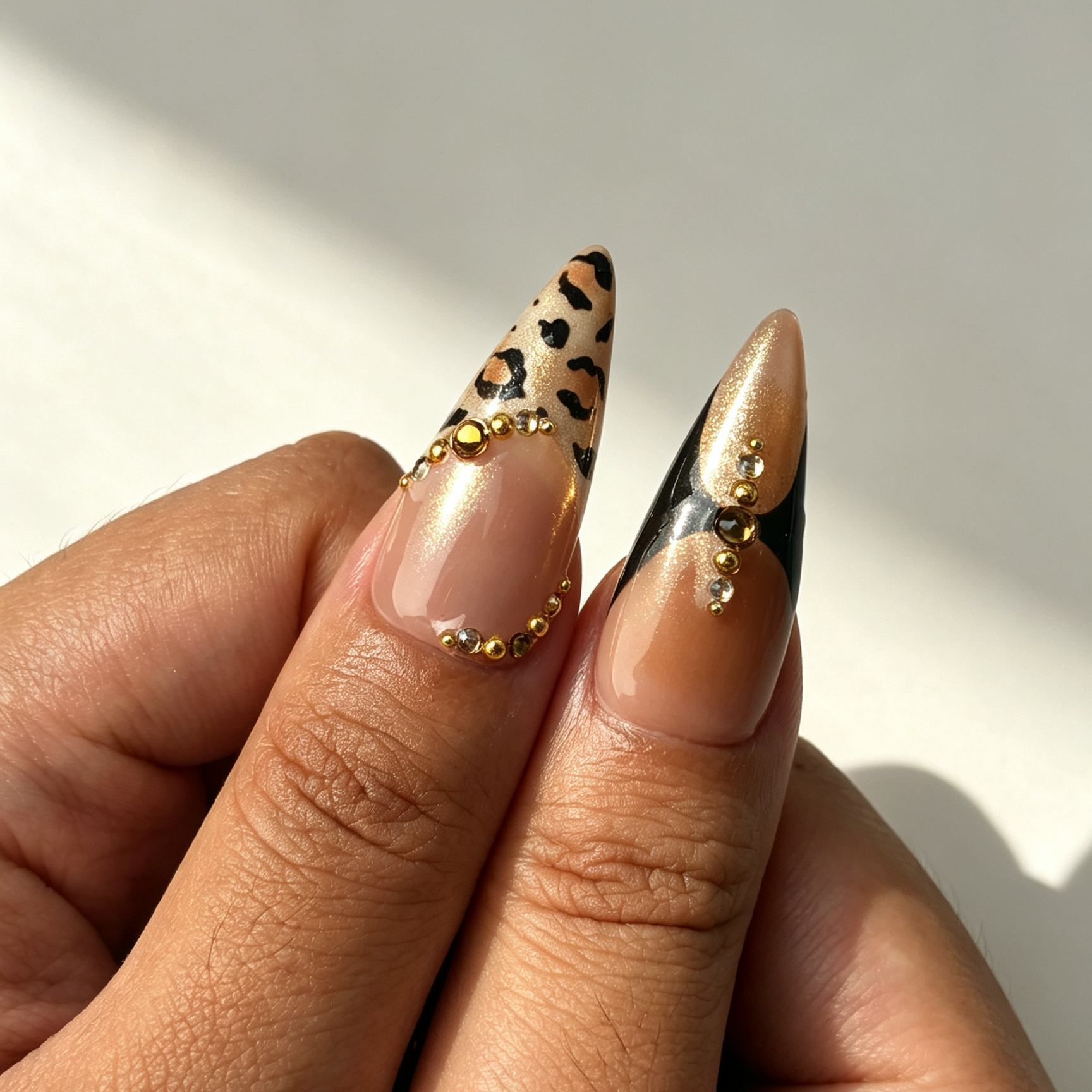 Salon-grade reusable false nails leopard tiger print gold rhinestone stylish daily manicure