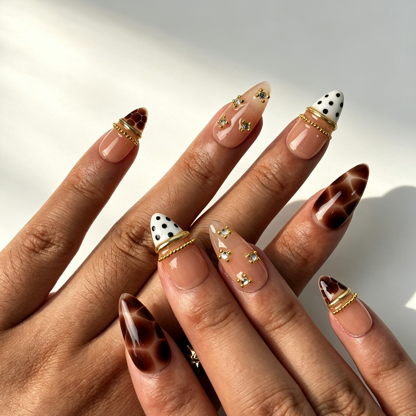 Mocha Vein vintage medium almond false nails close-up, brown gradient butterfly pearl casual manicure