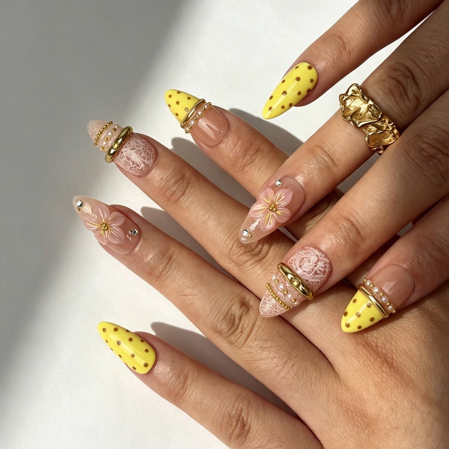 Salon-grade reusable false nails lace polka dot minimalist daily manicure