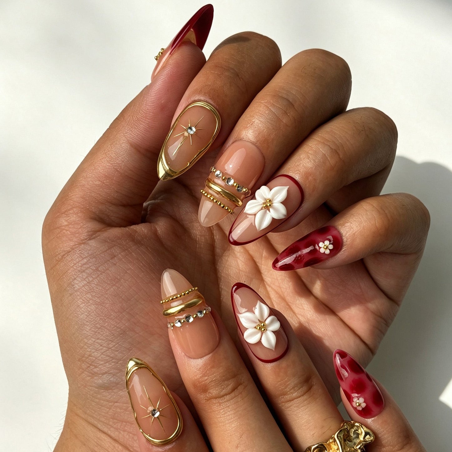 Close-up handmade press on nails hand-carved 3D white flower star rhinestone decoration