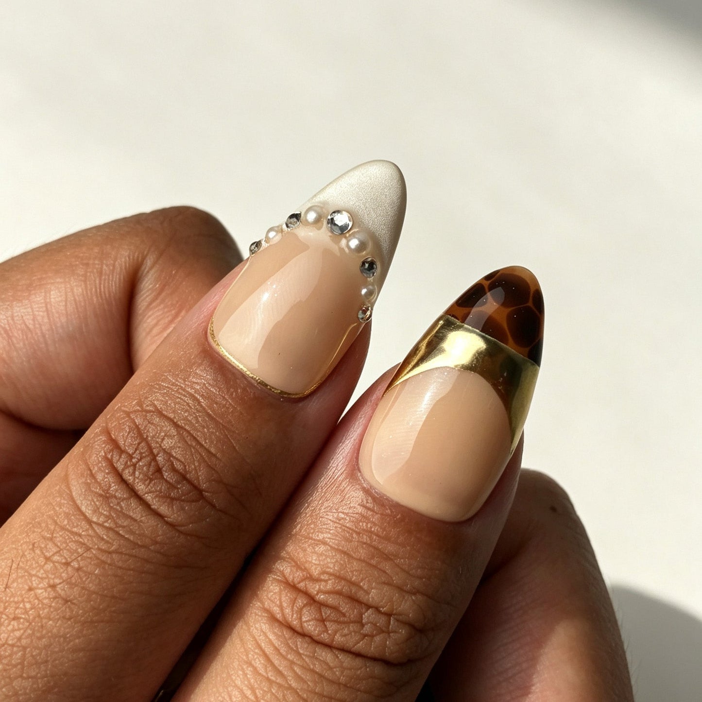 Minimalist elegant Aureate Ivory press on nails dating look