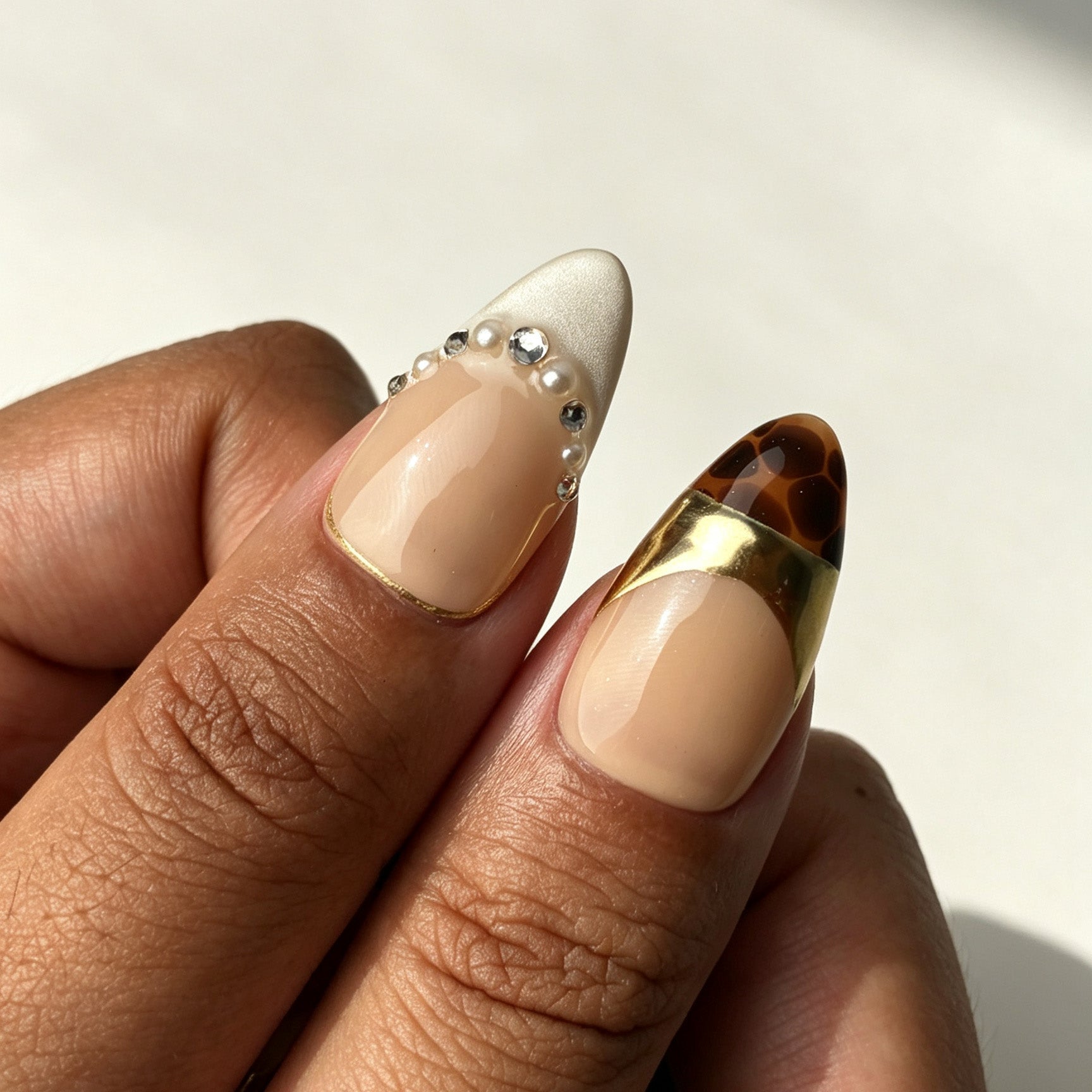 Minimalist elegant Aureate Ivory press on nails dating look